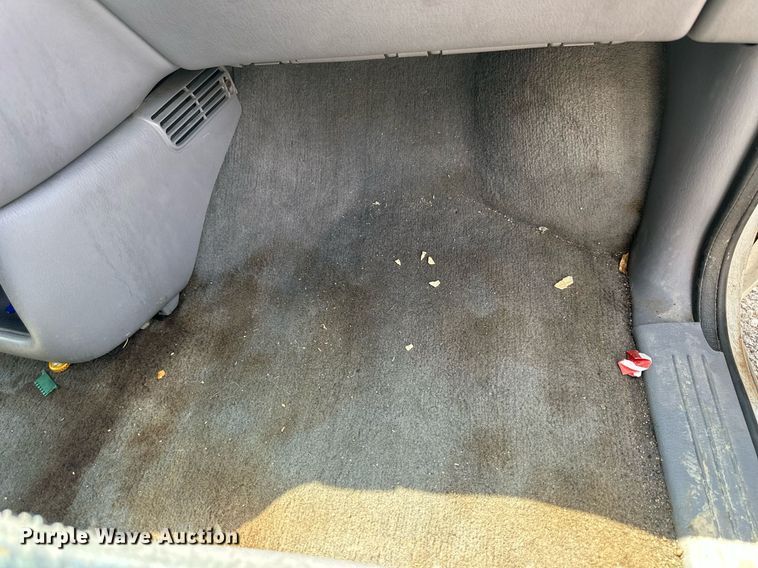 image for item NP9758 2000 Chrysler Town & Country  van