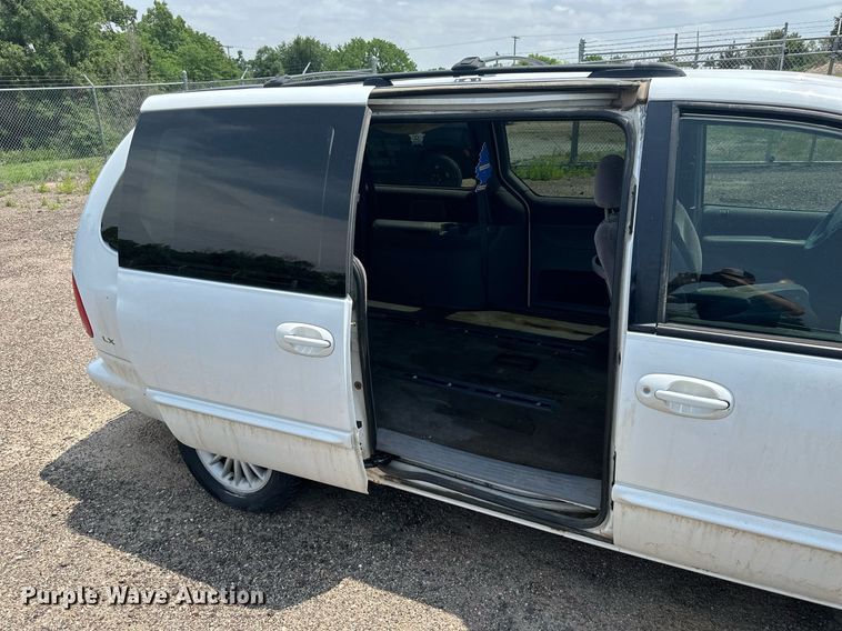 image for item NP9758 2000 Chrysler Town & Country  van