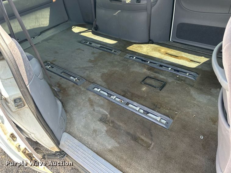 image for item NP9758 2000 Chrysler Town & Country  van