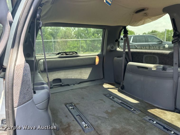 image for item NP9758 2000 Chrysler Town & Country  van