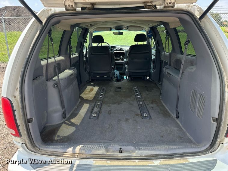 image for item NP9758 2000 Chrysler Town & Country  van