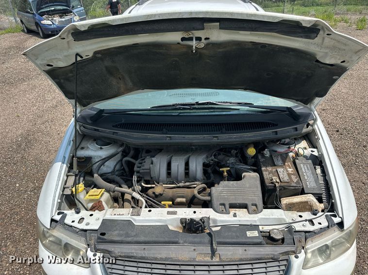 image for item NP9758 2000 Chrysler Town & Country  van