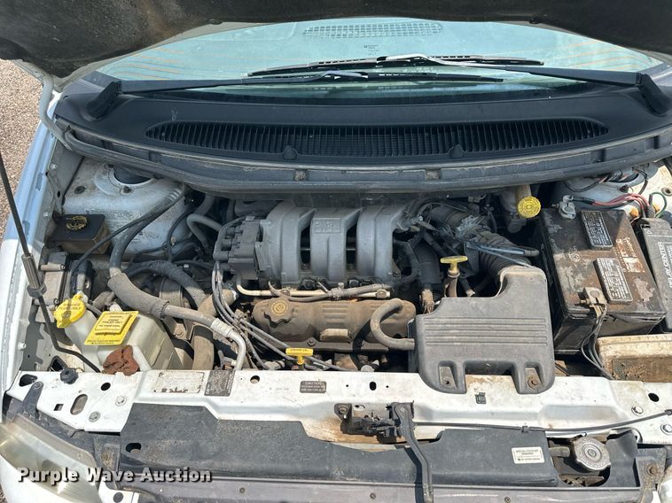 image for item NP9758 2000 Chrysler Town & Country  van