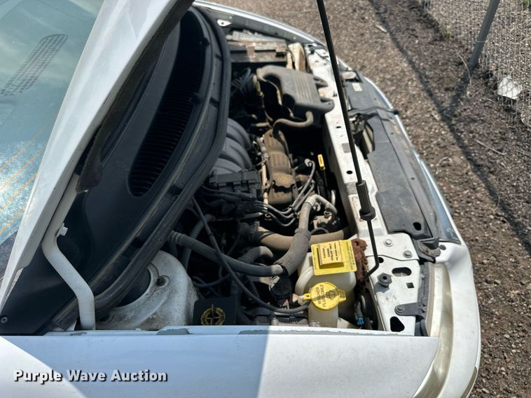 image for item NP9758 2000 Chrysler Town & Country  van