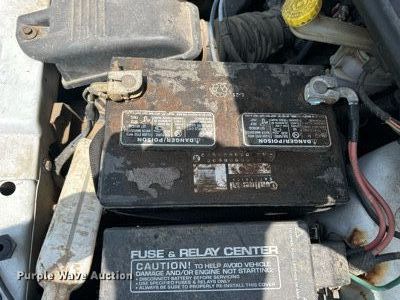 image for item NP9758 2000 Chrysler Town & Country  van