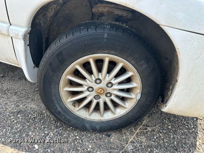 image for item NP9758 2000 Chrysler Town & Country  van