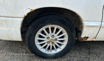 image for item NP9758 2000 Chrysler Town & Country  van