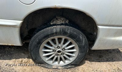 image for item NP9758 2000 Chrysler Town & Country  van