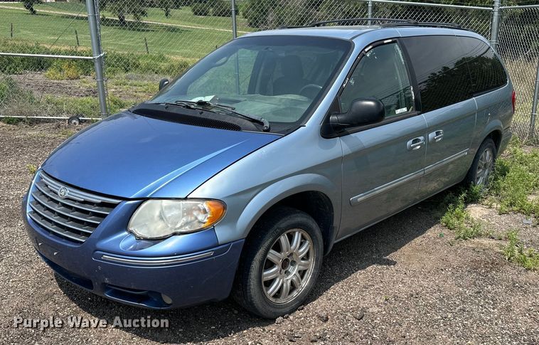 image for item NP9759 2005 Chrysler Town & Country  van