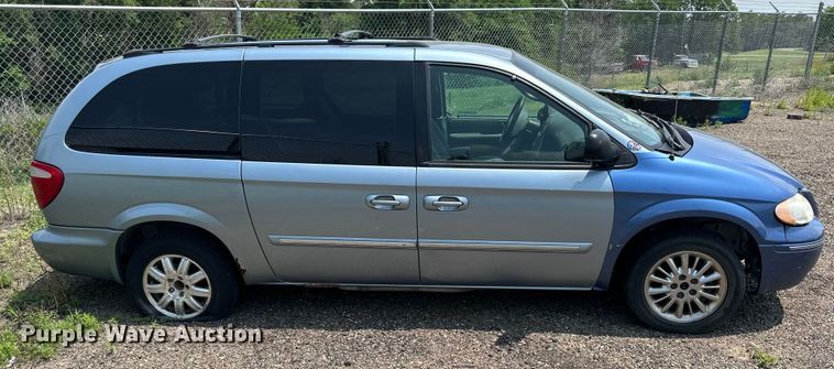 image for item NP9759 2005 Chrysler Town & Country  van