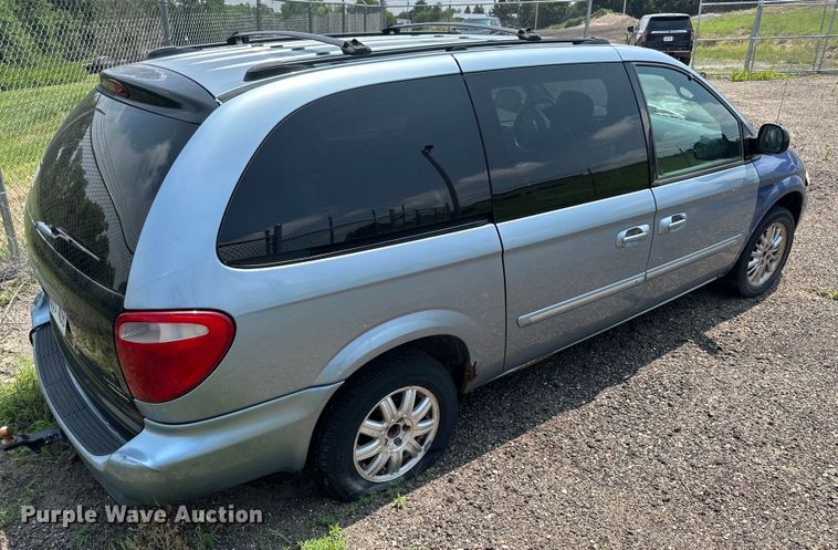 image for item NP9759 2005 Chrysler Town & Country  van