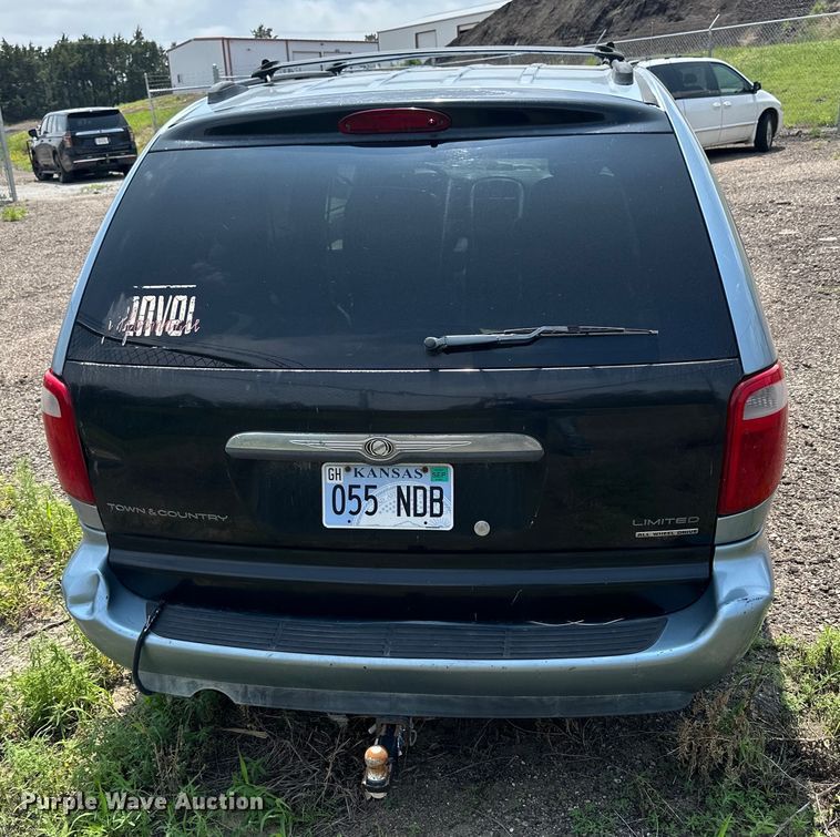 image for item NP9759 2005 Chrysler Town & Country  van