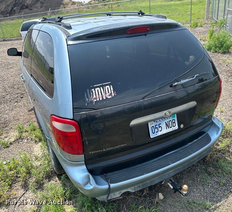 image for item NP9759 2005 Chrysler Town & Country  van