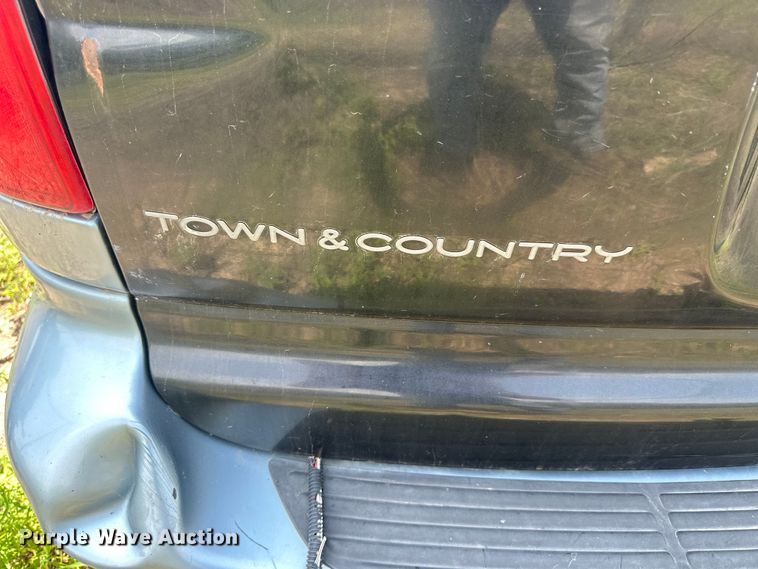 image for item NP9759 2005 Chrysler Town & Country  van