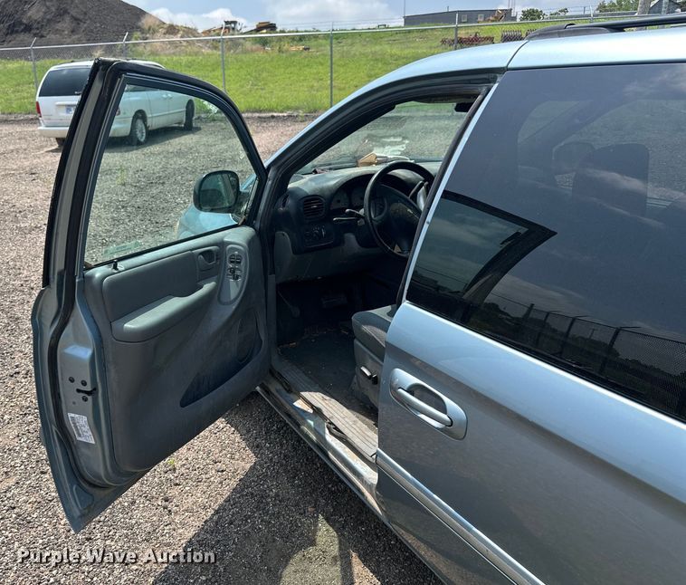 image for item NP9759 2005 Chrysler Town & Country  van