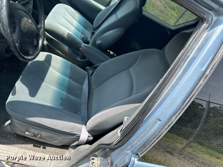 image for item NP9759 2005 Chrysler Town & Country  van