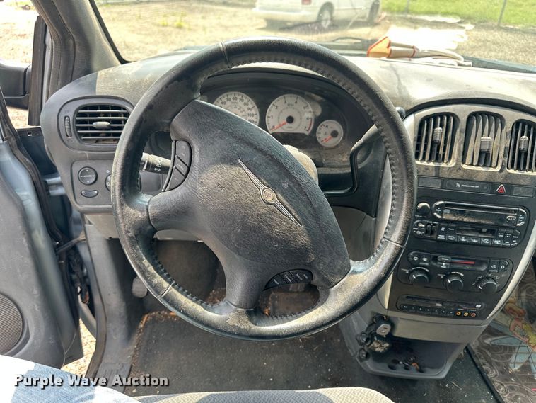 image for item NP9759 2005 Chrysler Town & Country  van