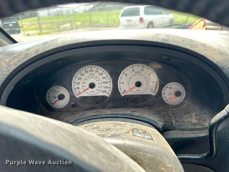 image for item NP9759 2005 Chrysler Town & Country  van