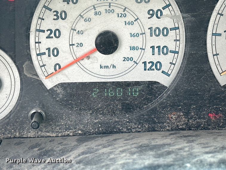 image for item NP9759 2005 Chrysler Town & Country  van