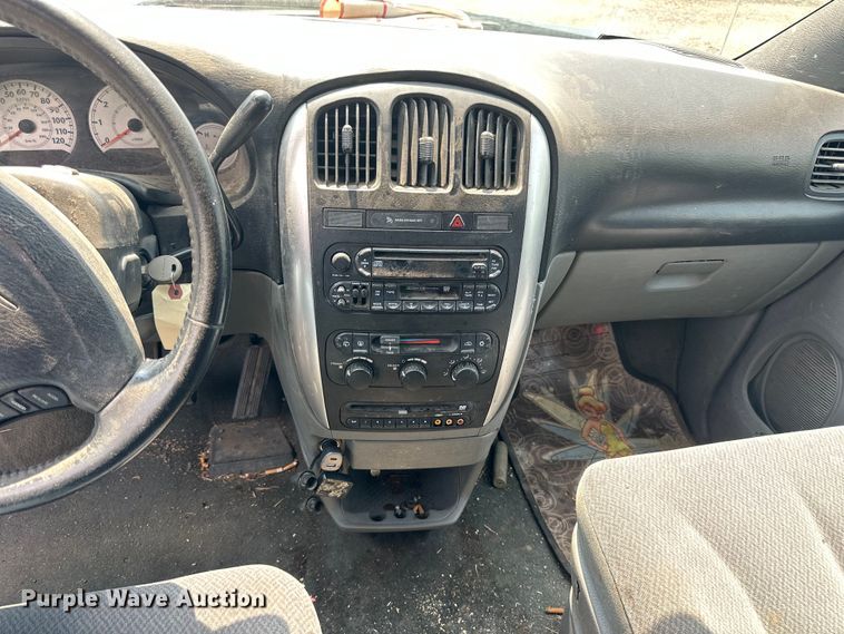 image for item NP9759 2005 Chrysler Town & Country  van