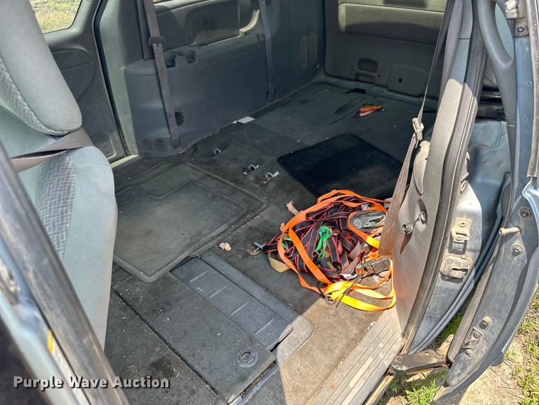 image for item NP9759 2005 Chrysler Town & Country  van