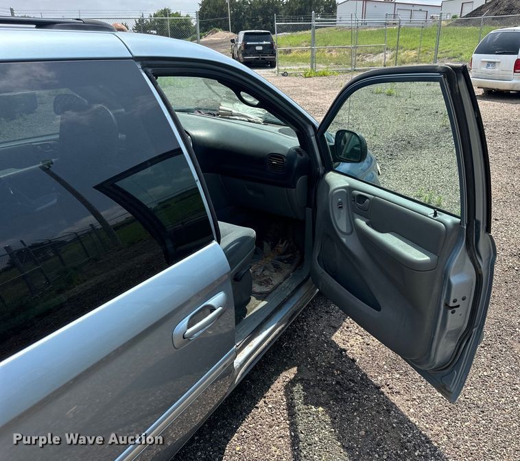 image for item NP9759 2005 Chrysler Town & Country  van