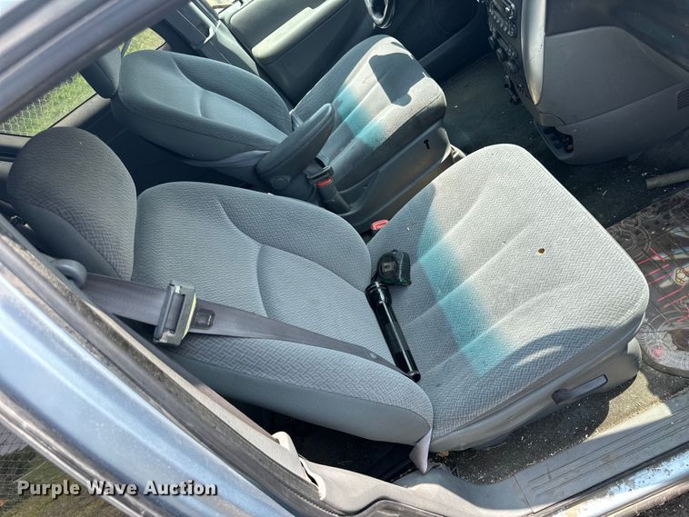 image for item NP9759 2005 Chrysler Town & Country  van