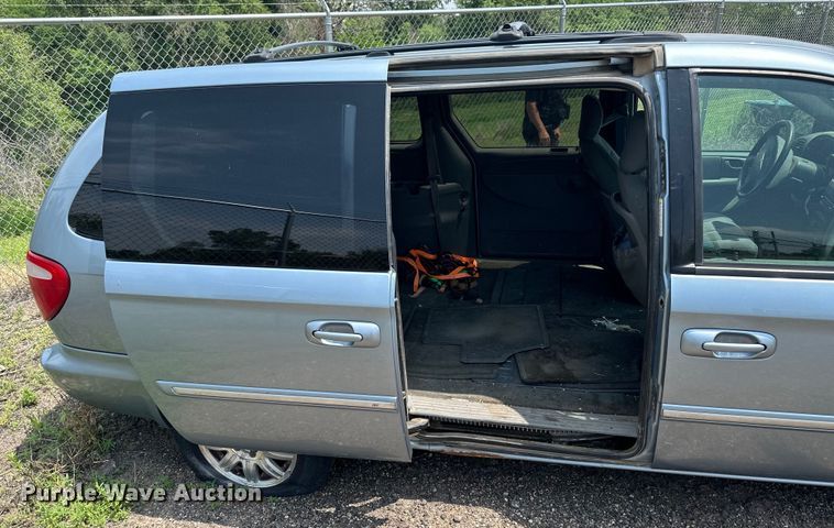 image for item NP9759 2005 Chrysler Town & Country  van