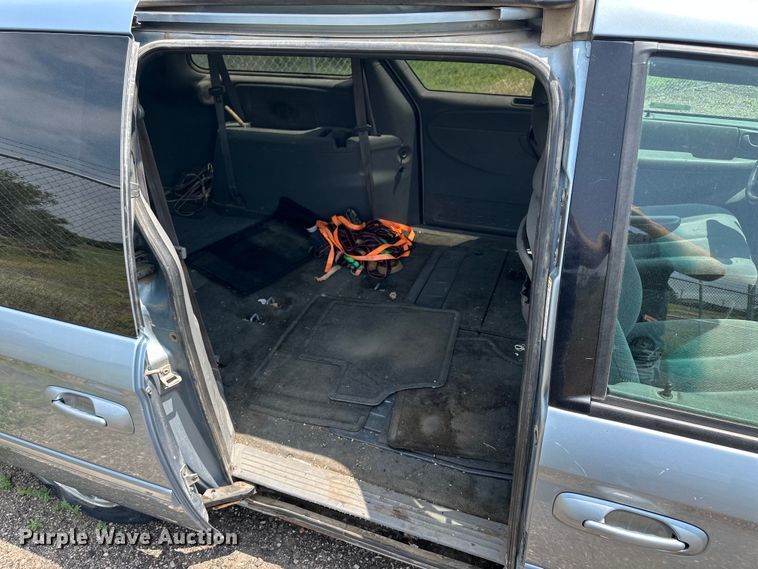image for item NP9759 2005 Chrysler Town & Country  van