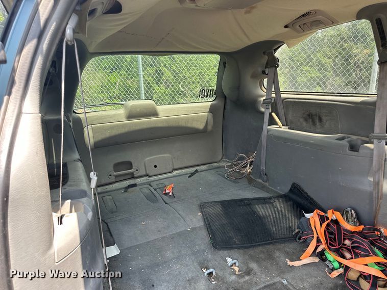 image for item NP9759 2005 Chrysler Town & Country  van