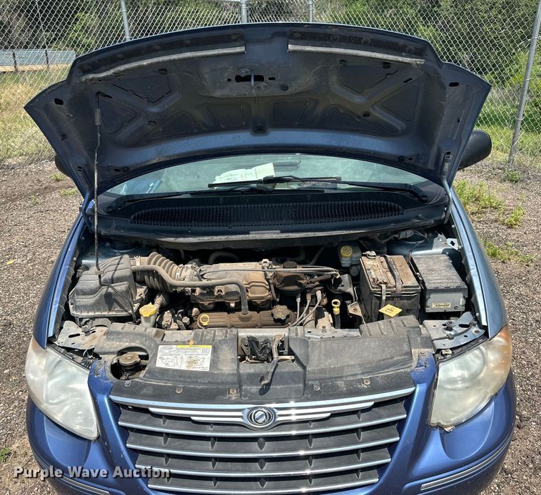 image for item NP9759 2005 Chrysler Town & Country  van