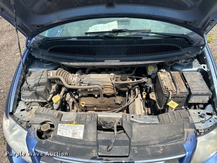 image for item NP9759 2005 Chrysler Town & Country  van