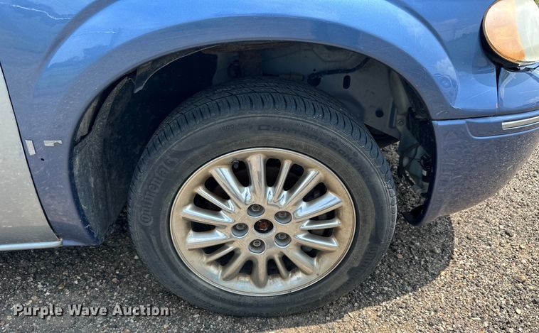 image for item NP9759 2005 Chrysler Town & Country  van