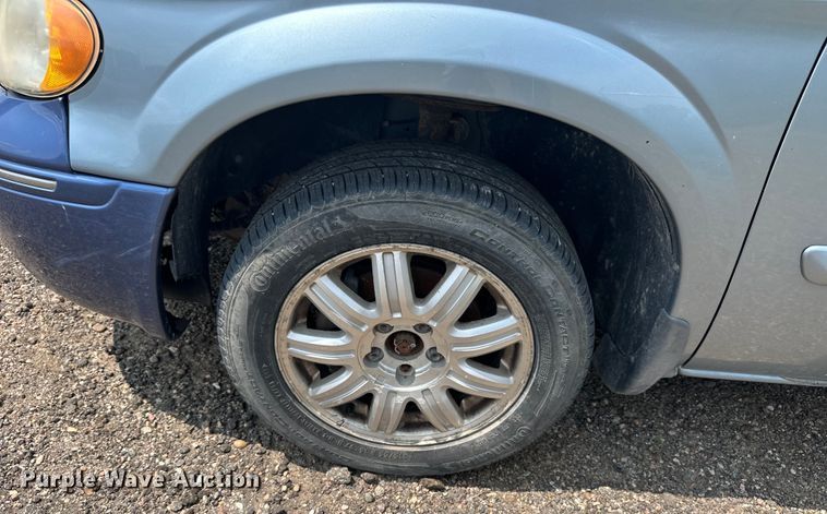 image for item NP9759 2005 Chrysler Town & Country  van