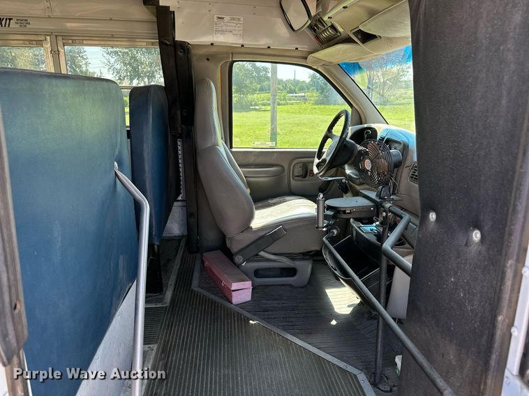 image for item NP9761 2001 Thomas  school bus