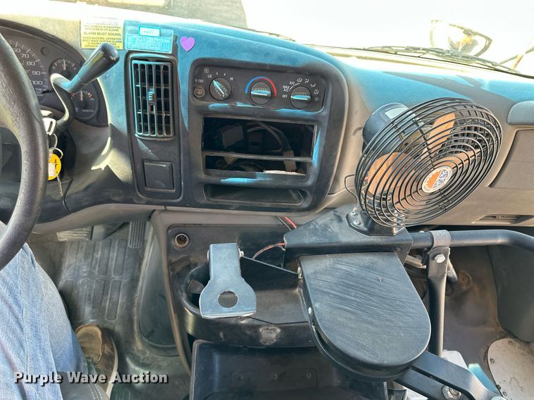 image for item NP9761 2001 Thomas  school bus