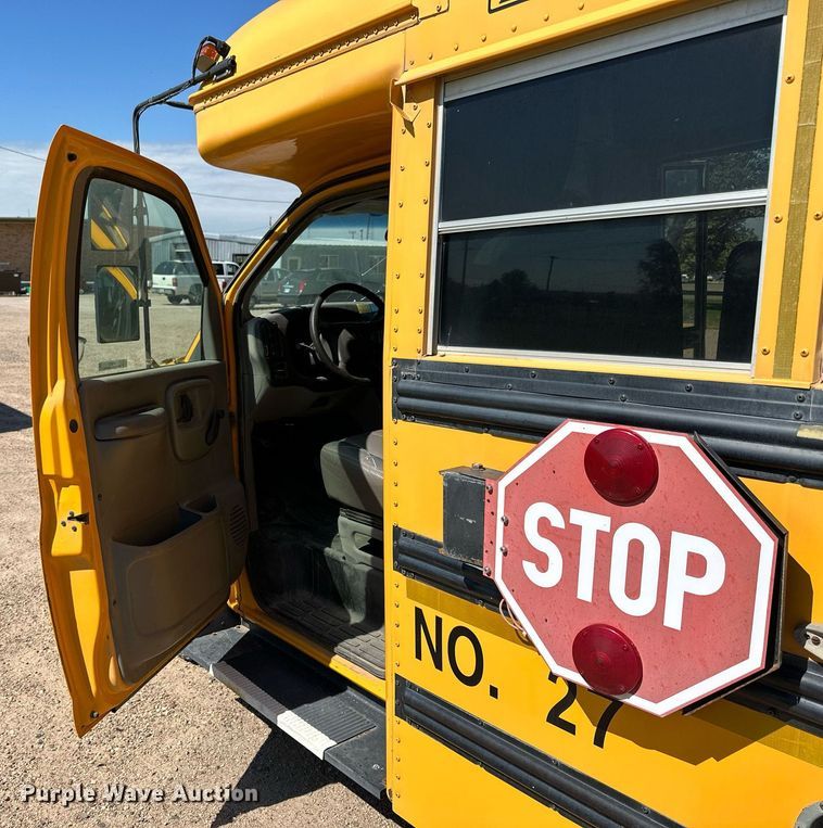 image for item NP9761 2001 Thomas  school bus