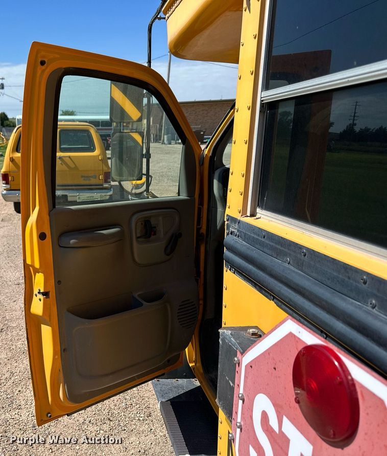image for item NP9761 2001 Thomas  school bus