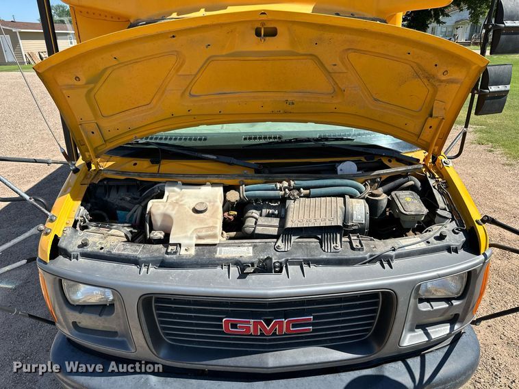 image for item NP9761 2001 Thomas  school bus