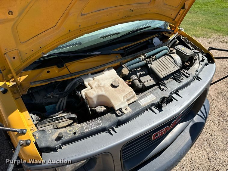 image for item NP9761 2001 Thomas  school bus