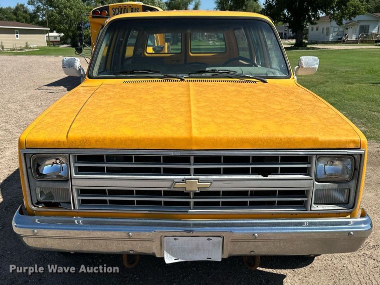 image for item NP9762 1987 Chevrolet Suburban  SUV
