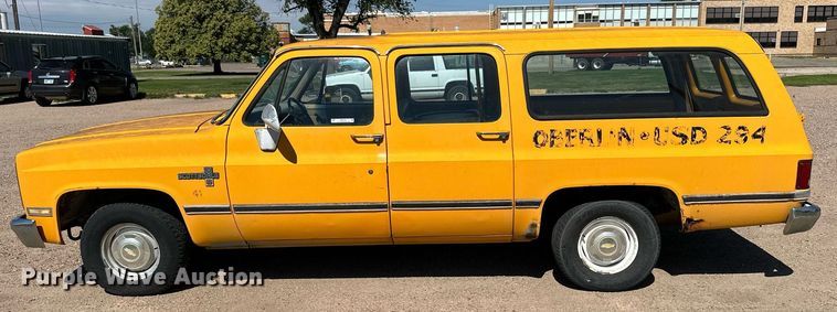 image for item NP9762 1987 Chevrolet Suburban  SUV