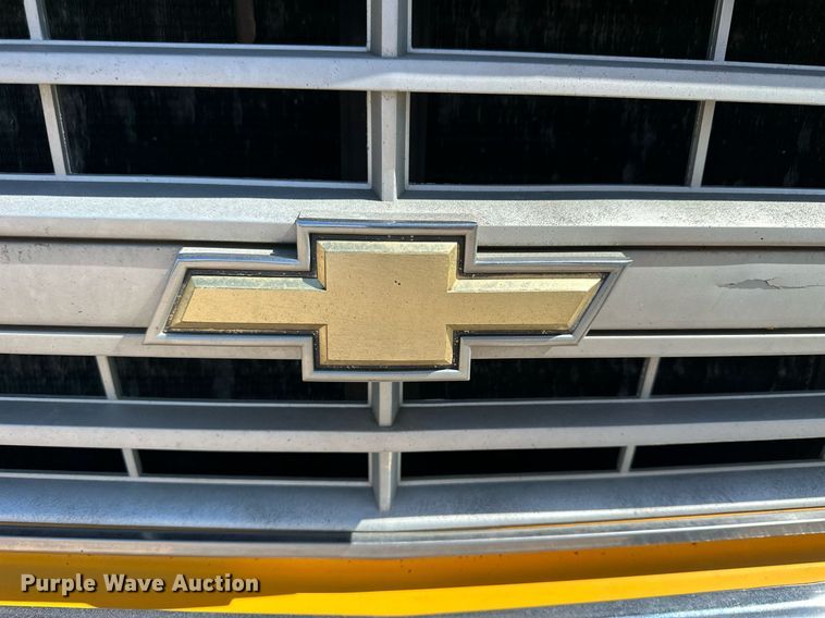 image for item NP9762 1987 Chevrolet Suburban  SUV