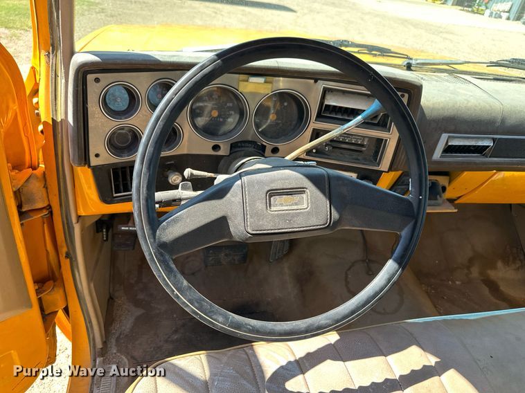 image for item NP9762 1987 Chevrolet Suburban  SUV