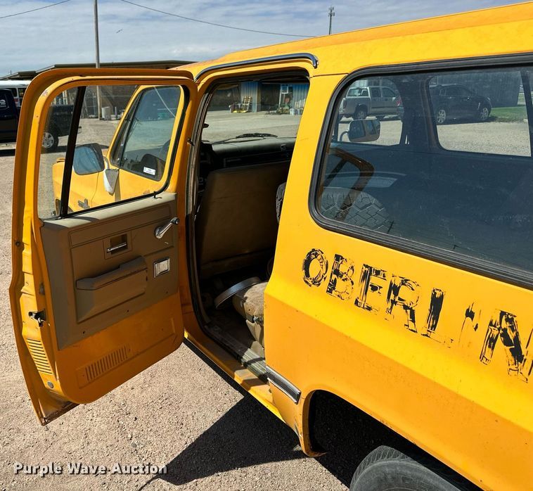 image for item NP9762 1987 Chevrolet Suburban  SUV