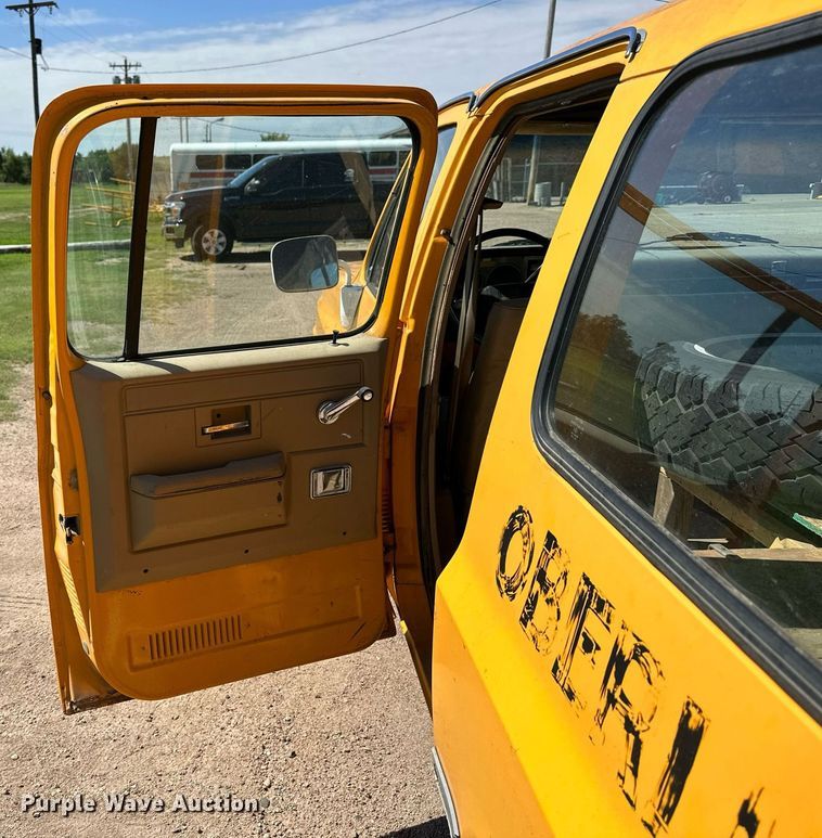 image for item NP9762 1987 Chevrolet Suburban  SUV