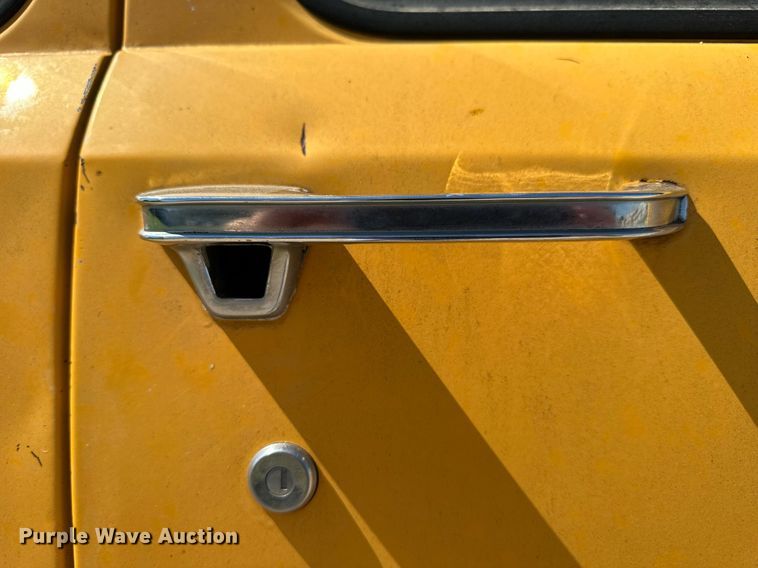 image for item NP9762 1987 Chevrolet Suburban  SUV