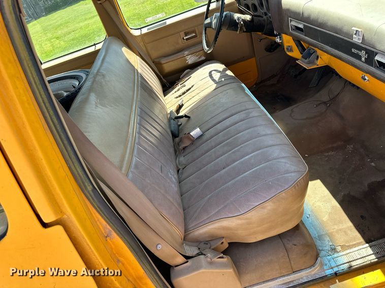 image for item NP9762 1987 Chevrolet Suburban  SUV