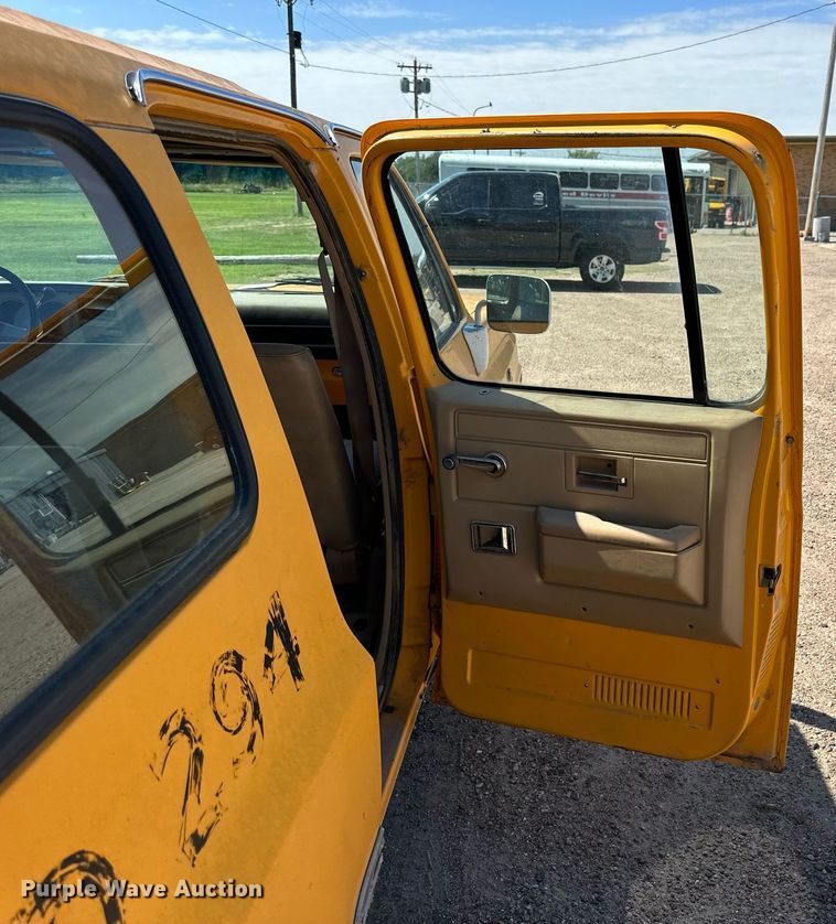 image for item NP9762 1987 Chevrolet Suburban  SUV