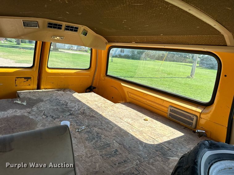 image for item NP9762 1987 Chevrolet Suburban  SUV